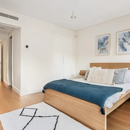 Cosy 1-br Belem With Parking & Ac By Host For Us リスボン